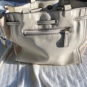 Woman’s off white Liz Claiborne purse small hand bag
